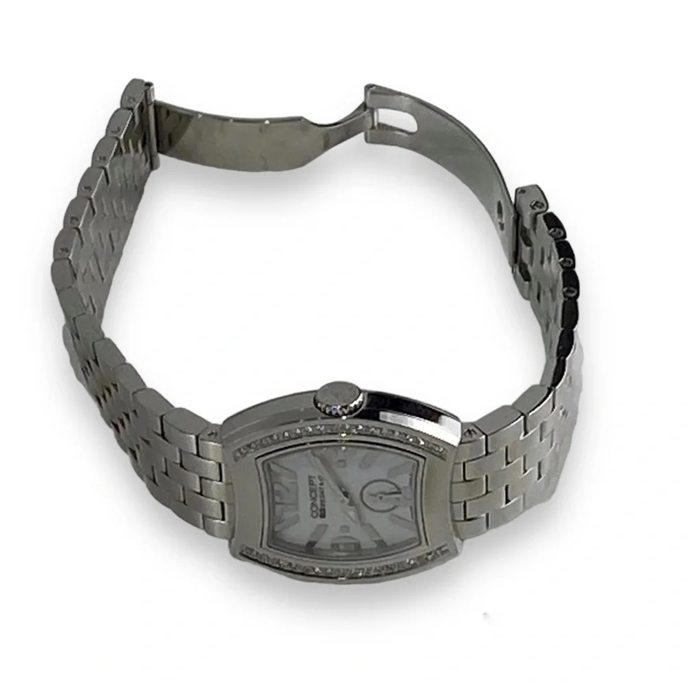 NWOT Bedat & Co. Diamond & Stainless steel ladies Quarts watch